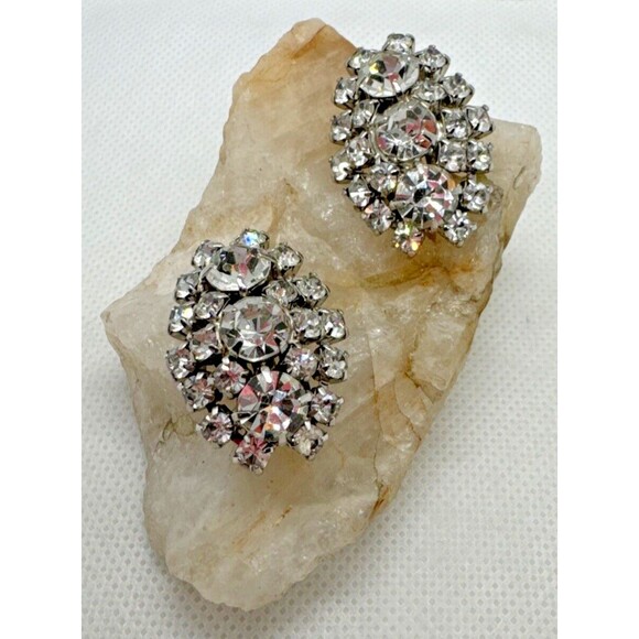 Vintage Clear Rhinestone Silver Tone Clip-On Earrings 60s 70s Retro Sparkly Glam - Picture 1 of 7